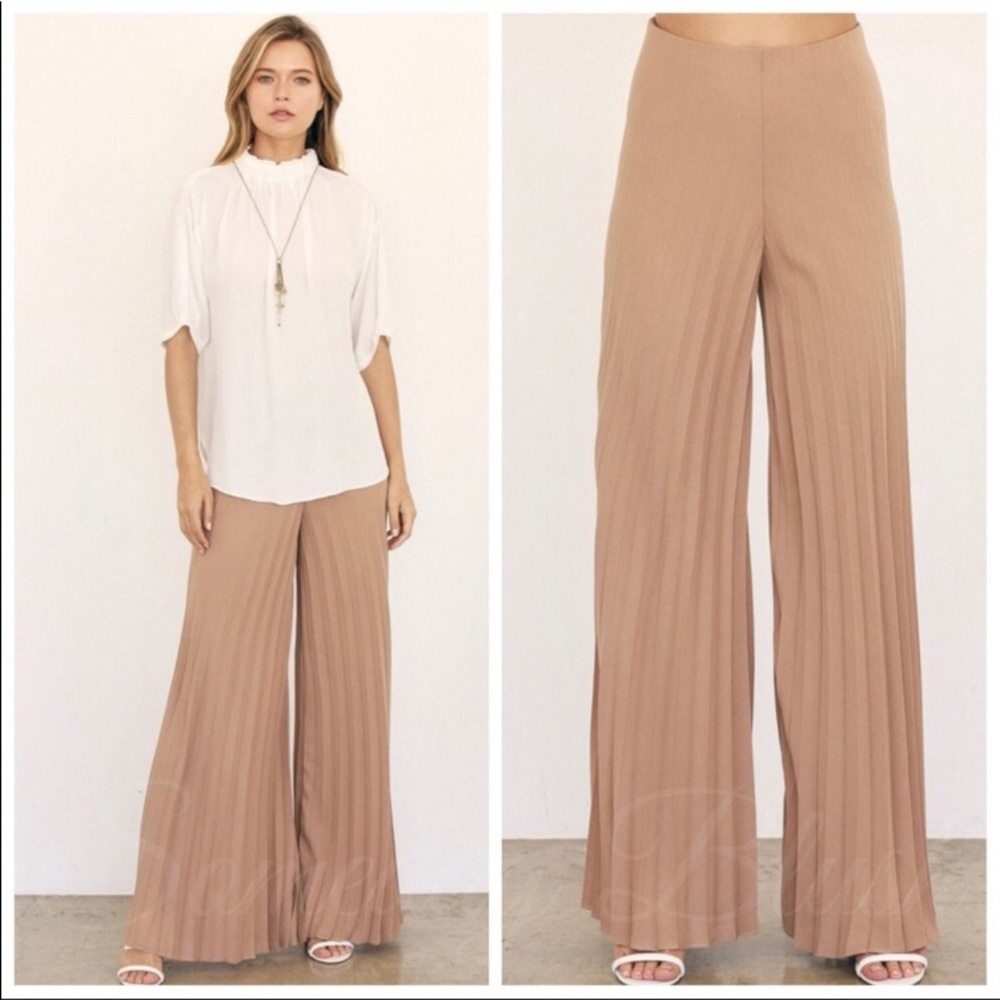♥️2  ♥️Taupe wide leg pleated pants